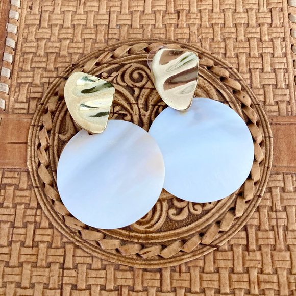 Hammered Gold Shell Earrings - NWT - Picture 1 of 3